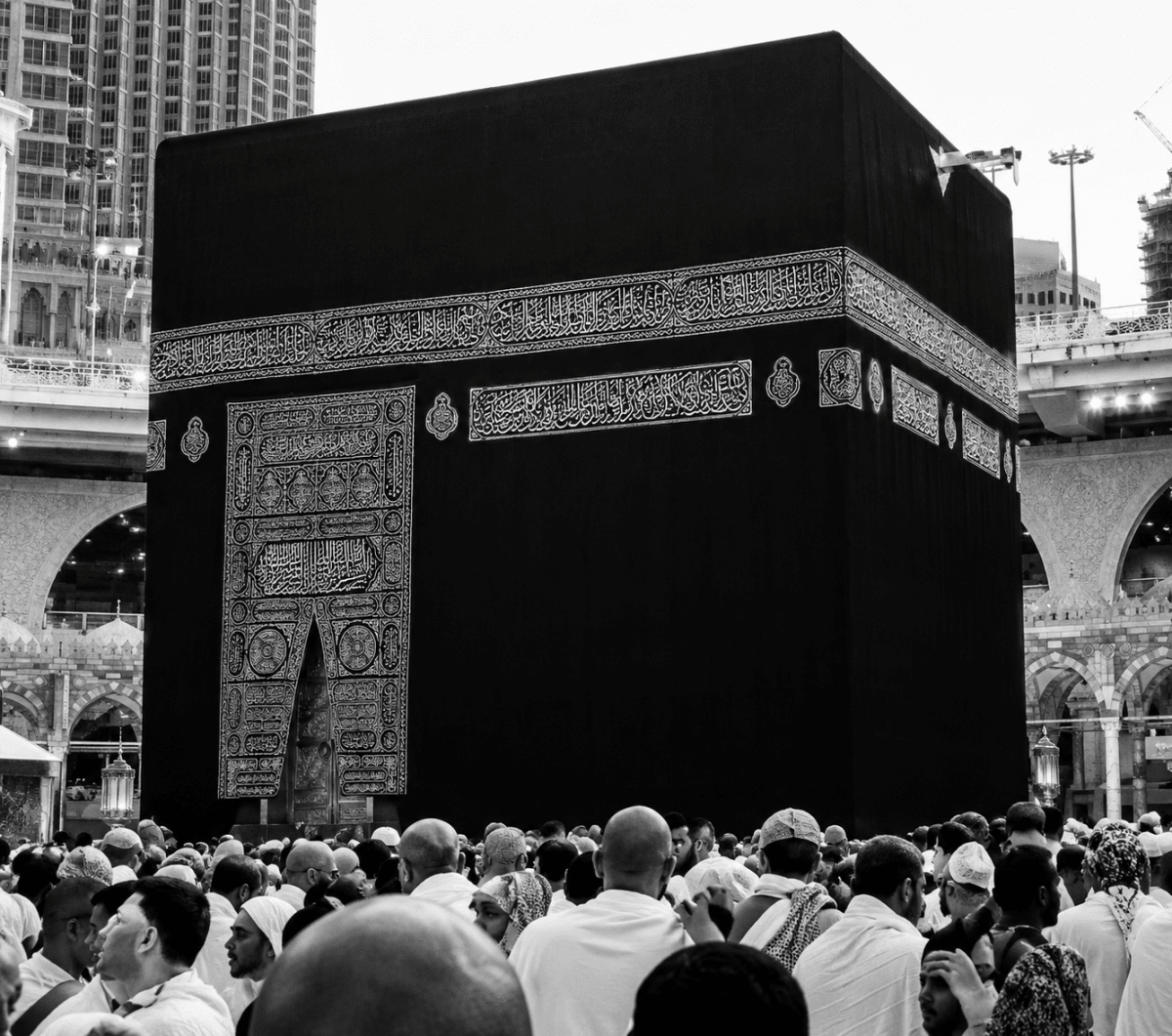 The given image is an example of Islamic architecture. Which of the following best explains its historical and religious significance? Rise and Spread of Islam, Frank Modern Certificate History and Civics Solutions ICSE Class 7.