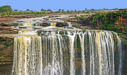 Draw a well labelled diagram showing the different heat zones of the world. Total Geography ICSE Class 9