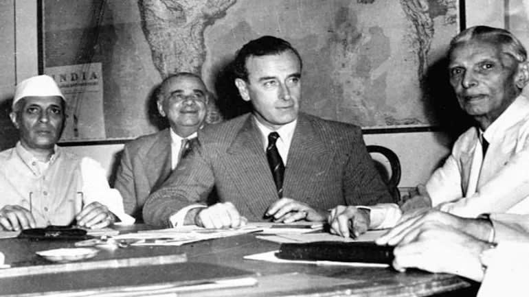 Identify the persons in the picture. State any two features of the Plan devised by the man in the centre. How did he plan to solve the communal problem existing in India? Why did the Congress accept the Plan? State three reasons to justify its acceptance. Independence and Partition of India, Total History and Civics Solutions ICSE Class 10.